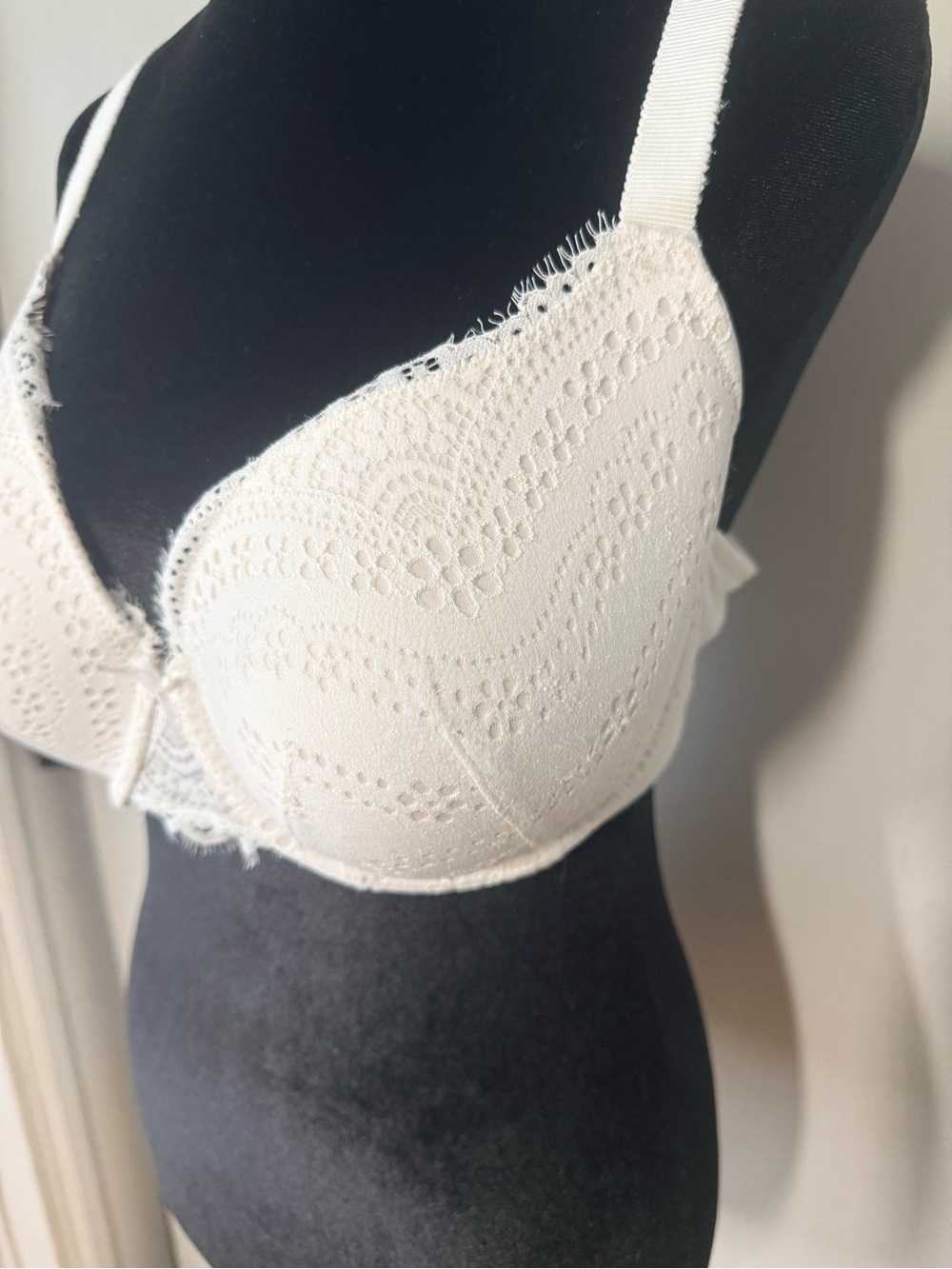 Cacique White Lace Underwire Bra full coverage full support - Picture 2 of 3